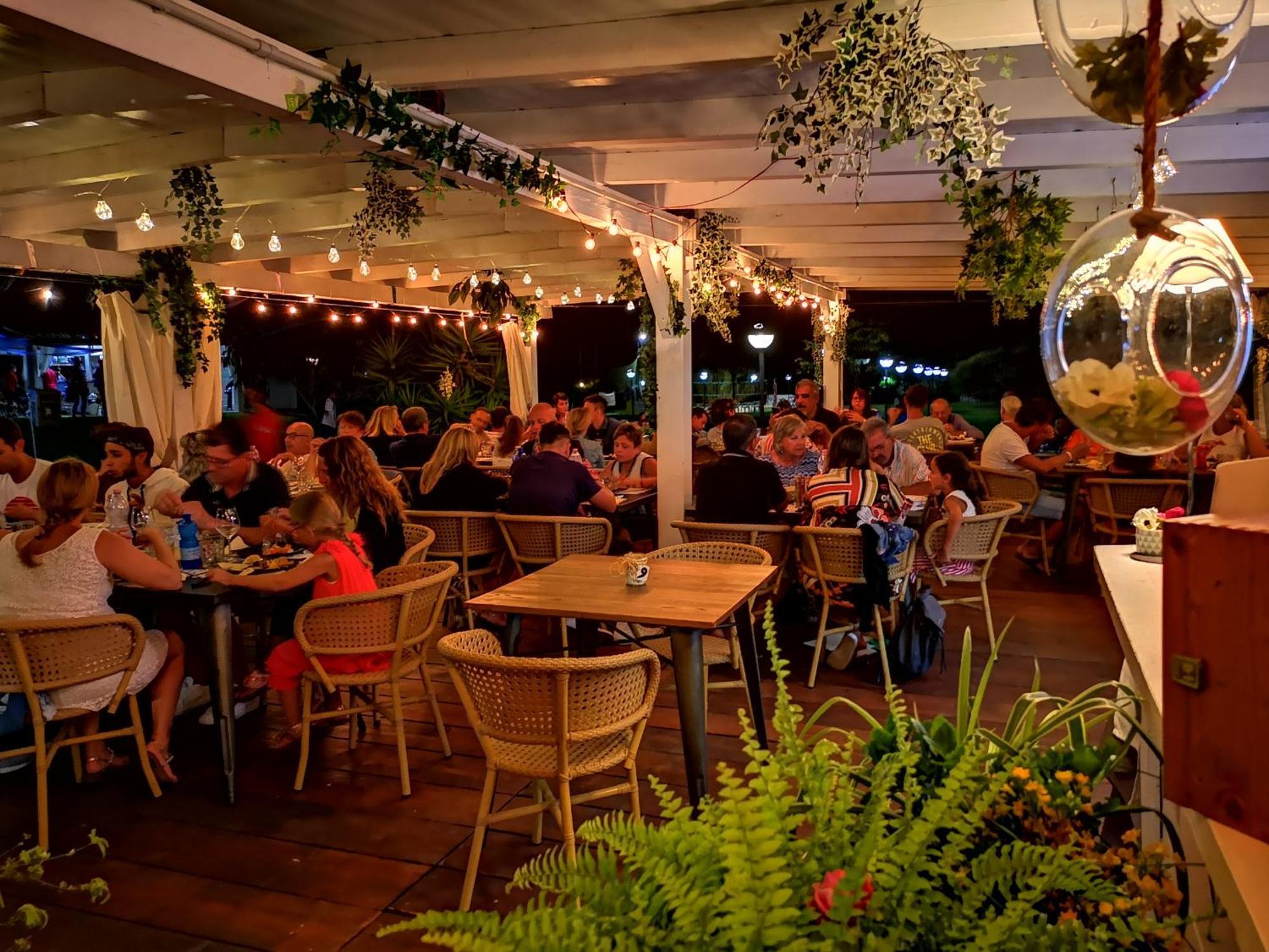Rey Beach Club Monte Nai Kültér fotó
